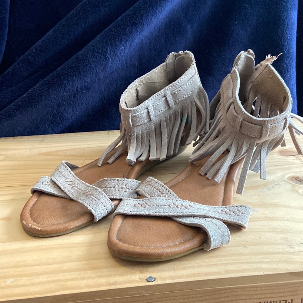 Minnetonka genuine leather fringe sandals